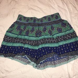 Mid rise flowy shorts